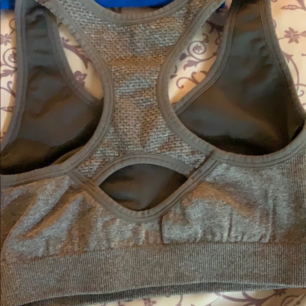 Sports bra bundle - Picture 3 of 5